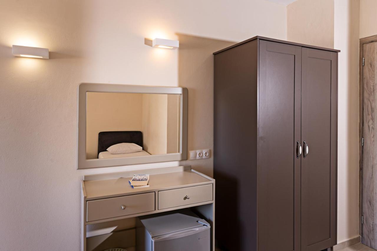 Hotel Kathrin Beach Adelianos Kampos Ngoại thất bức ảnh